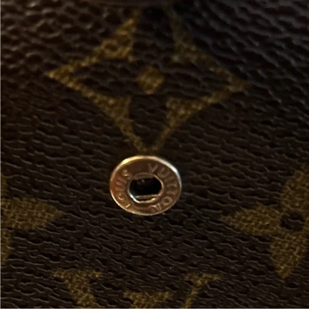 Louis Vuitton Monogram Kisslock Wallet